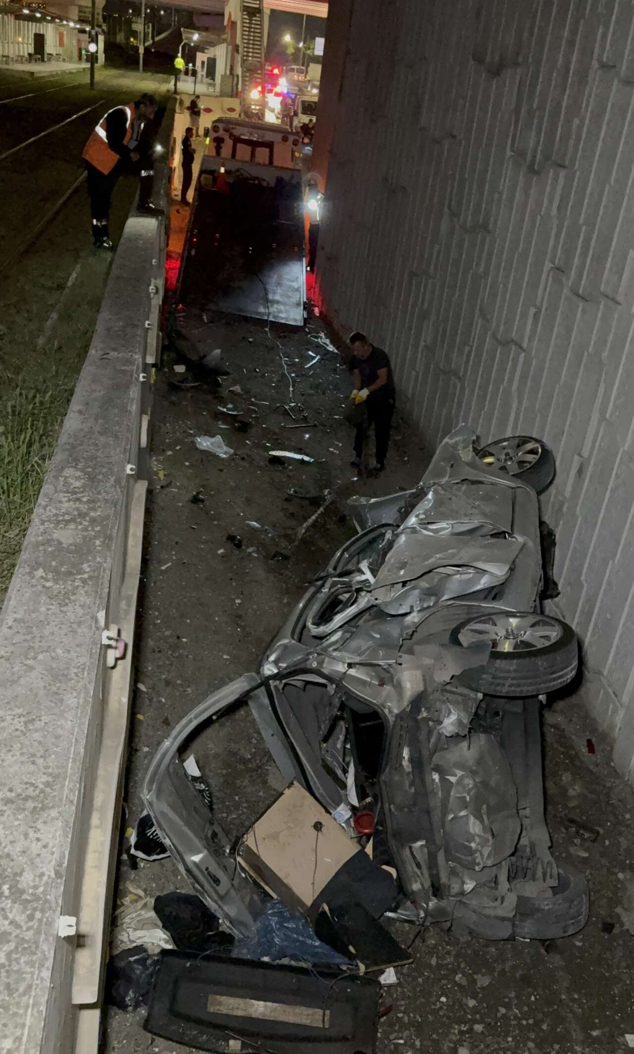 Korkutan kaza! Otomobil hurdaya döndü, 2 kişi yaralandı 6
